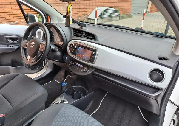 Toyota Yaris cena 32000 przebieg: 174000, rok produkcji 2012 z Warszawa małe 92
